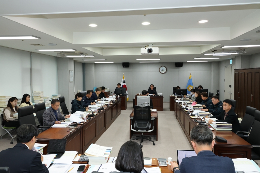 포항시의회 예산결산특별위원회, 2026년도 예산안 본격 심사 돌입_1번째 사진